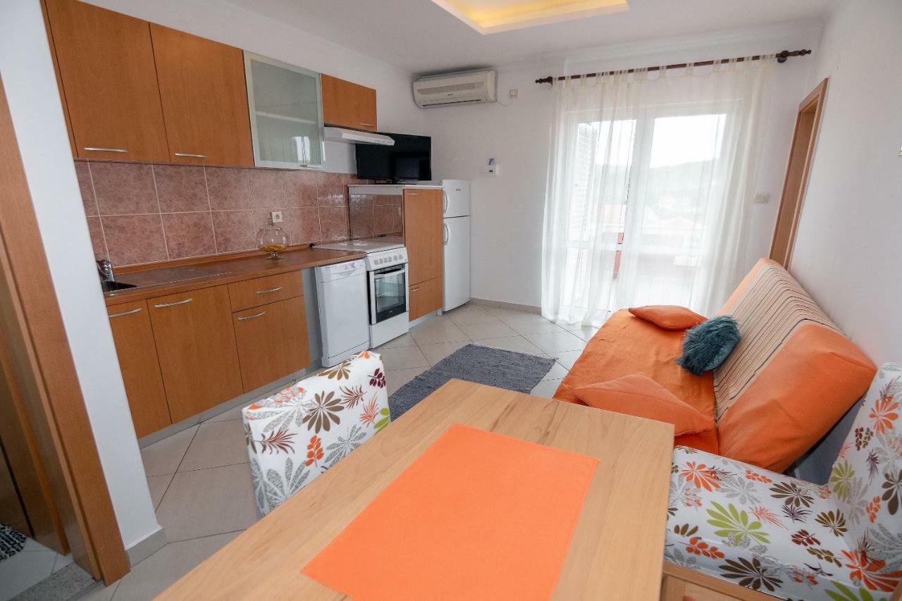 Apartmani Ivan โลปาร์ ภายนอก รูปภาพ