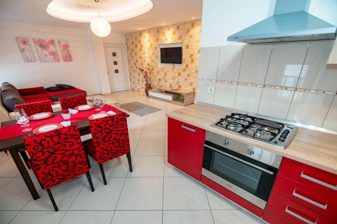Apartmani Ivan โลปาร์ ภายนอก รูปภาพ