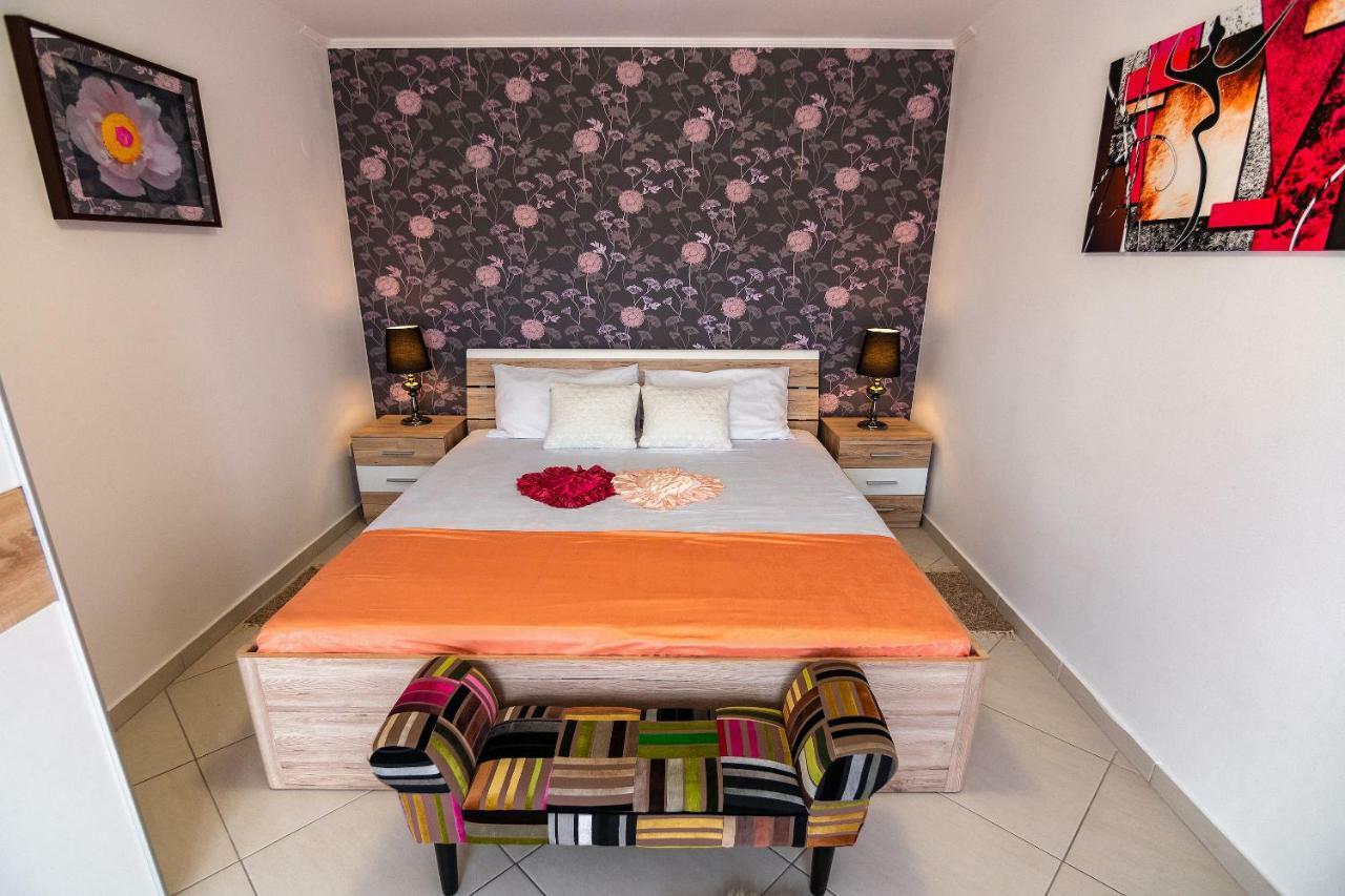 Apartmani Ivan โลปาร์ ภายนอก รูปภาพ