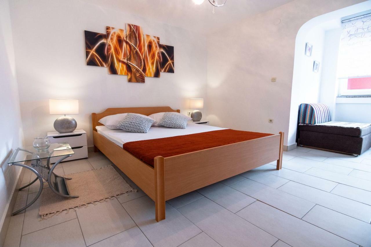 Apartmani Ivan โลปาร์ ภายนอก รูปภาพ