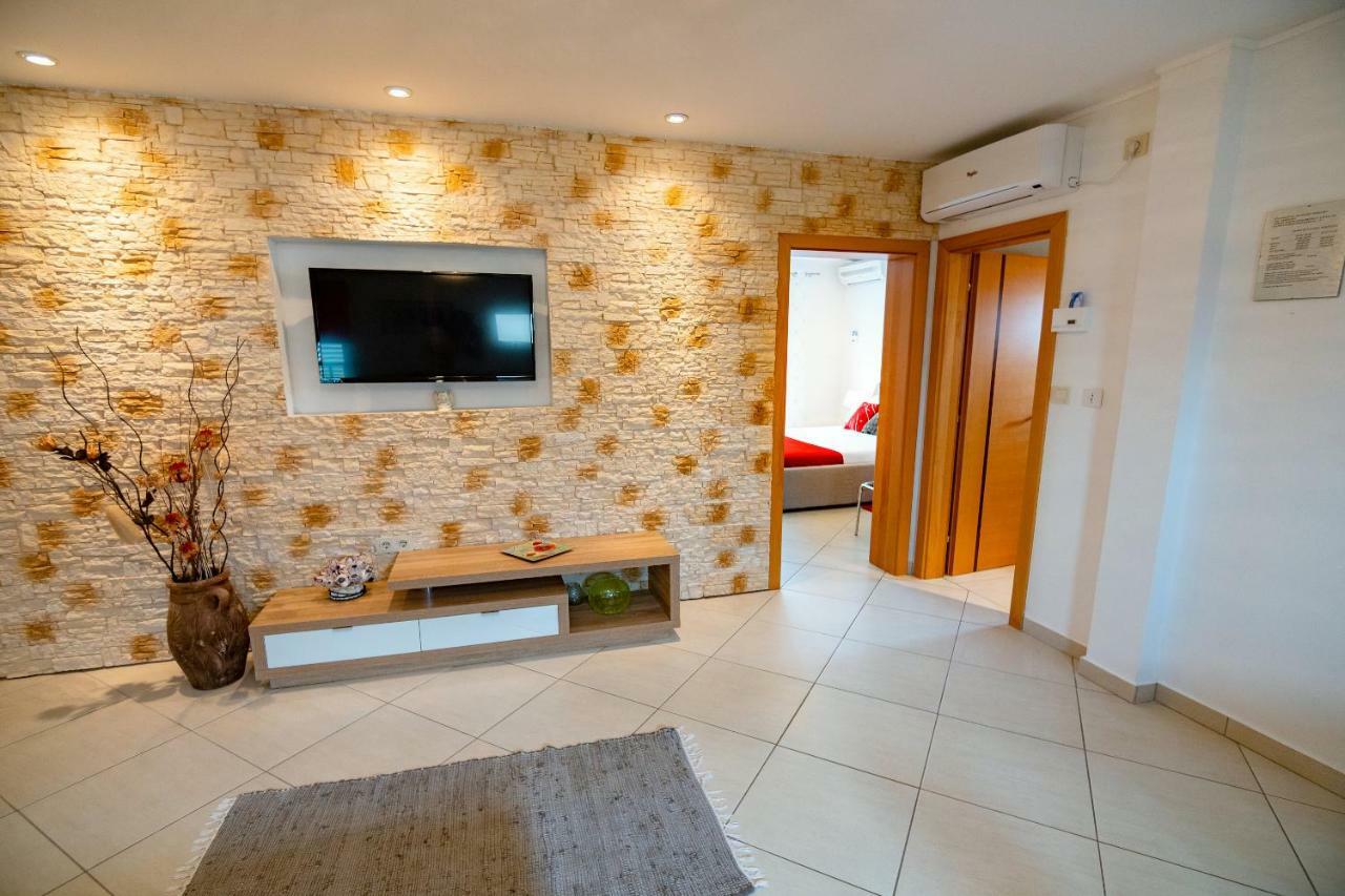 Apartmani Ivan โลปาร์ ภายนอก รูปภาพ