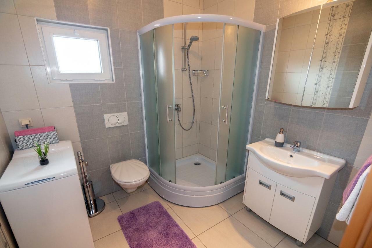 Apartmani Ivan โลปาร์ ภายนอก รูปภาพ