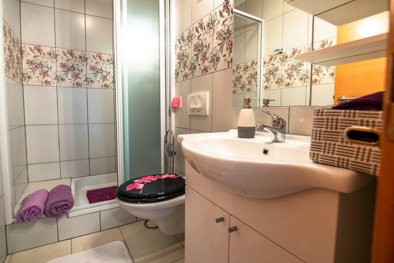 Apartmani Ivan โลปาร์ ภายนอก รูปภาพ
