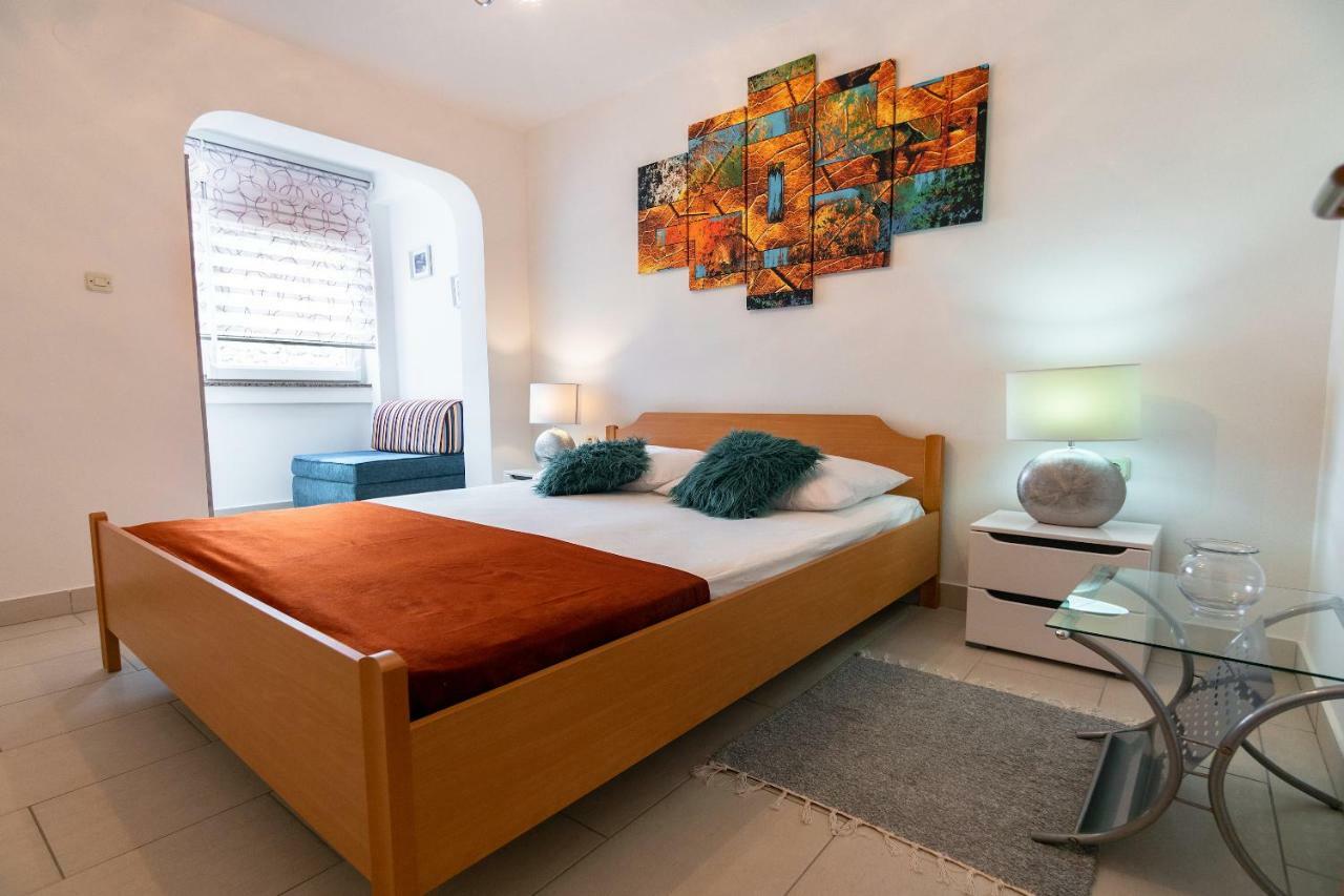 Apartmani Ivan โลปาร์ ภายนอก รูปภาพ