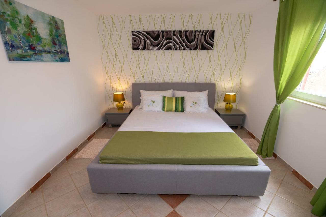 Apartmani Ivan โลปาร์ ภายนอก รูปภาพ