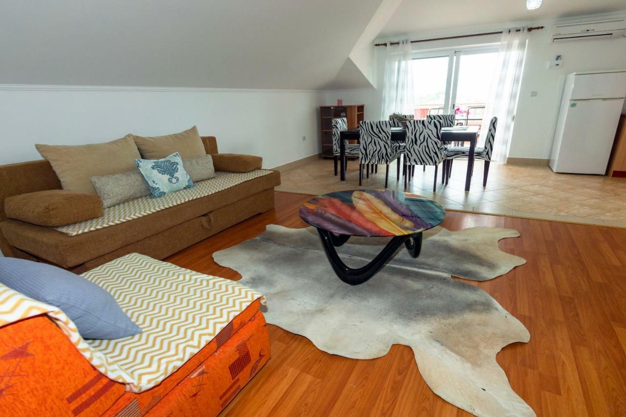 Apartmani Ivan โลปาร์ ภายนอก รูปภาพ