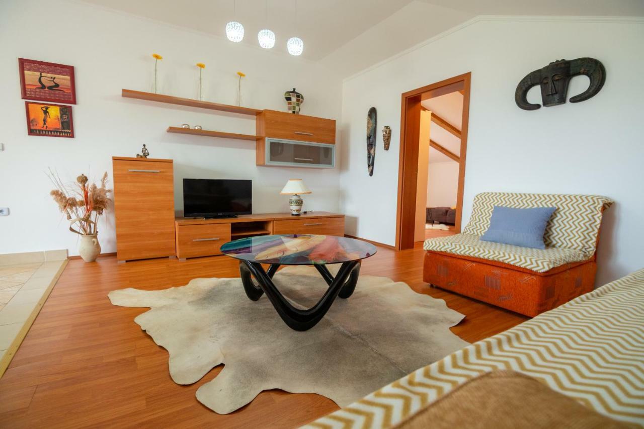 Apartmani Ivan โลปาร์ ภายนอก รูปภาพ