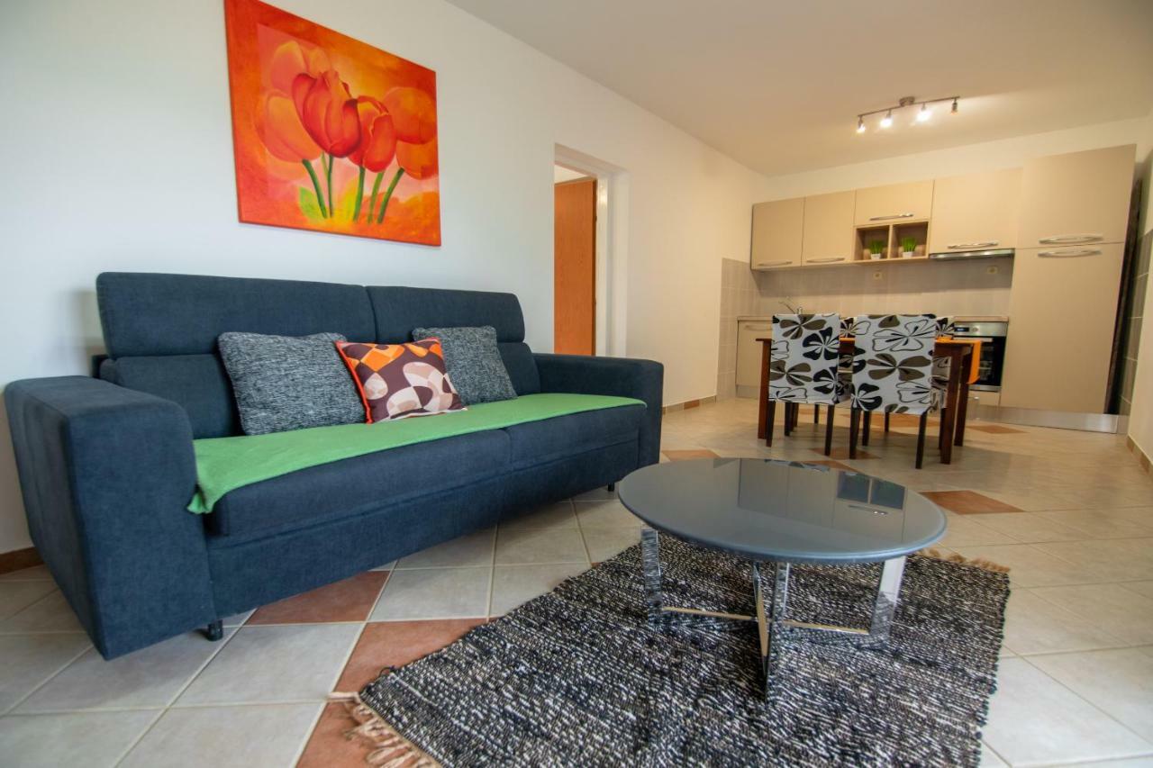 Apartmani Ivan โลปาร์ ภายนอก รูปภาพ