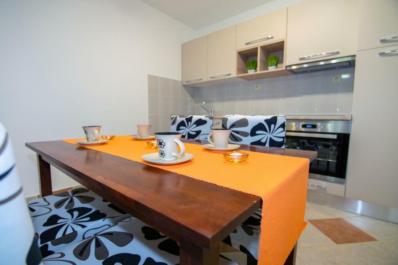 Apartmani Ivan โลปาร์ ภายนอก รูปภาพ