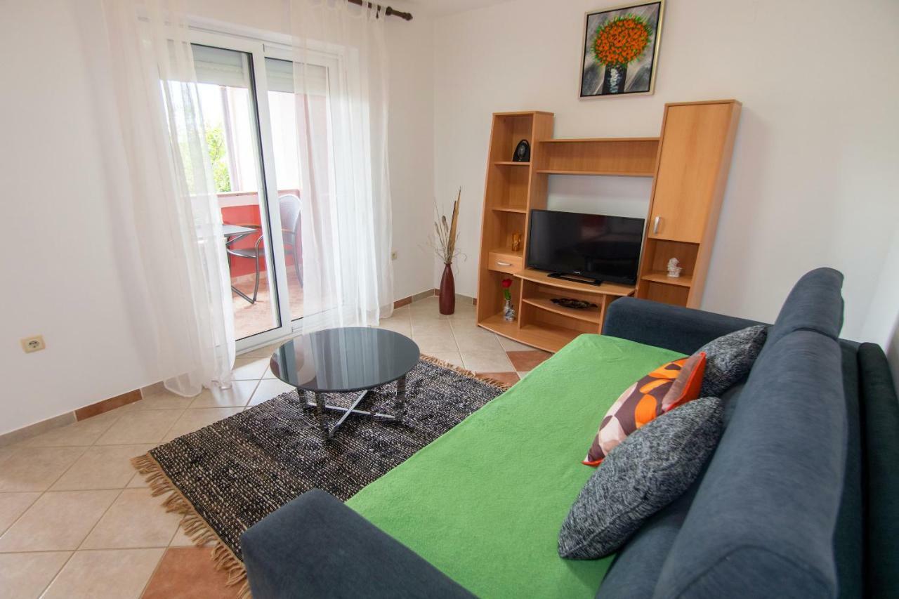 Apartmani Ivan โลปาร์ ภายนอก รูปภาพ