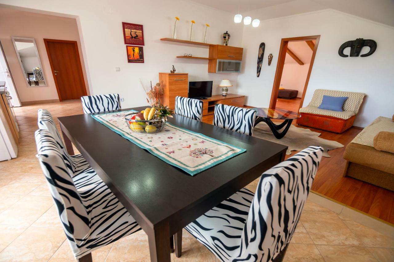 Apartmani Ivan โลปาร์ ภายนอก รูปภาพ
