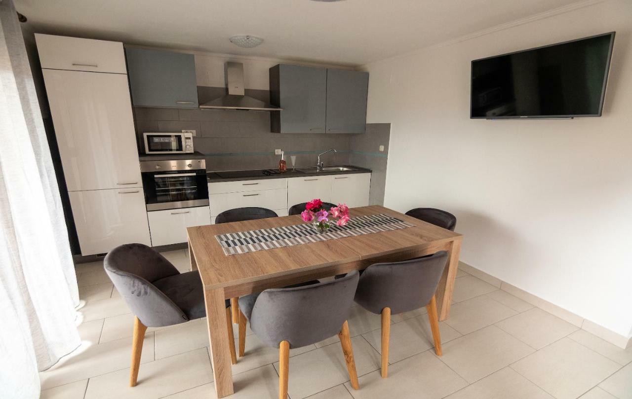 Apartmani Ivan โลปาร์ ภายนอก รูปภาพ