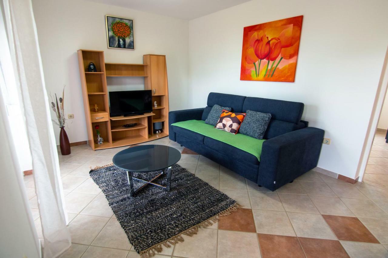 Apartmani Ivan โลปาร์ ภายนอก รูปภาพ