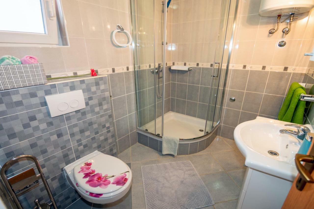 Apartmani Ivan โลปาร์ ภายนอก รูปภาพ