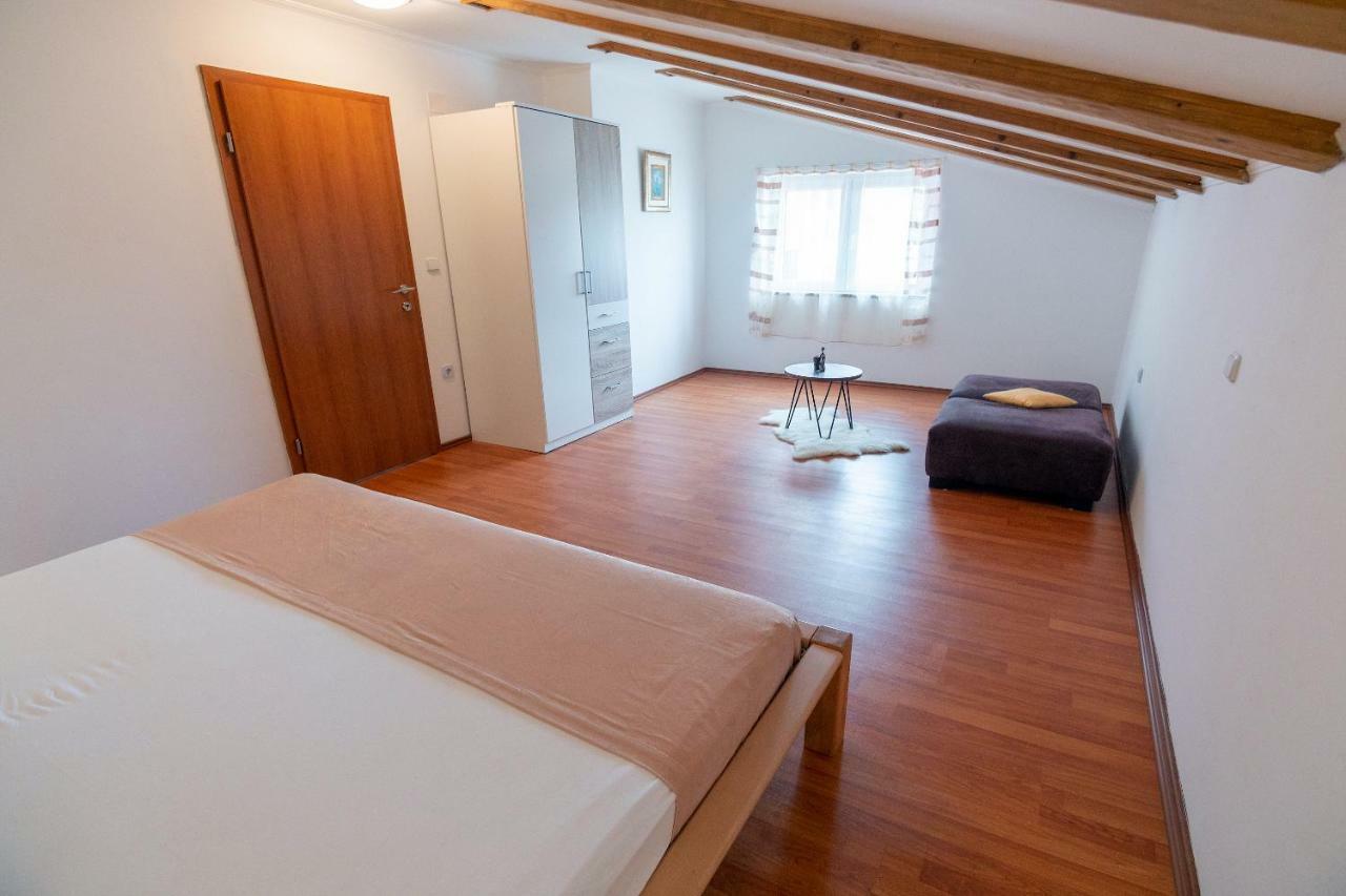 Apartmani Ivan โลปาร์ ภายนอก รูปภาพ