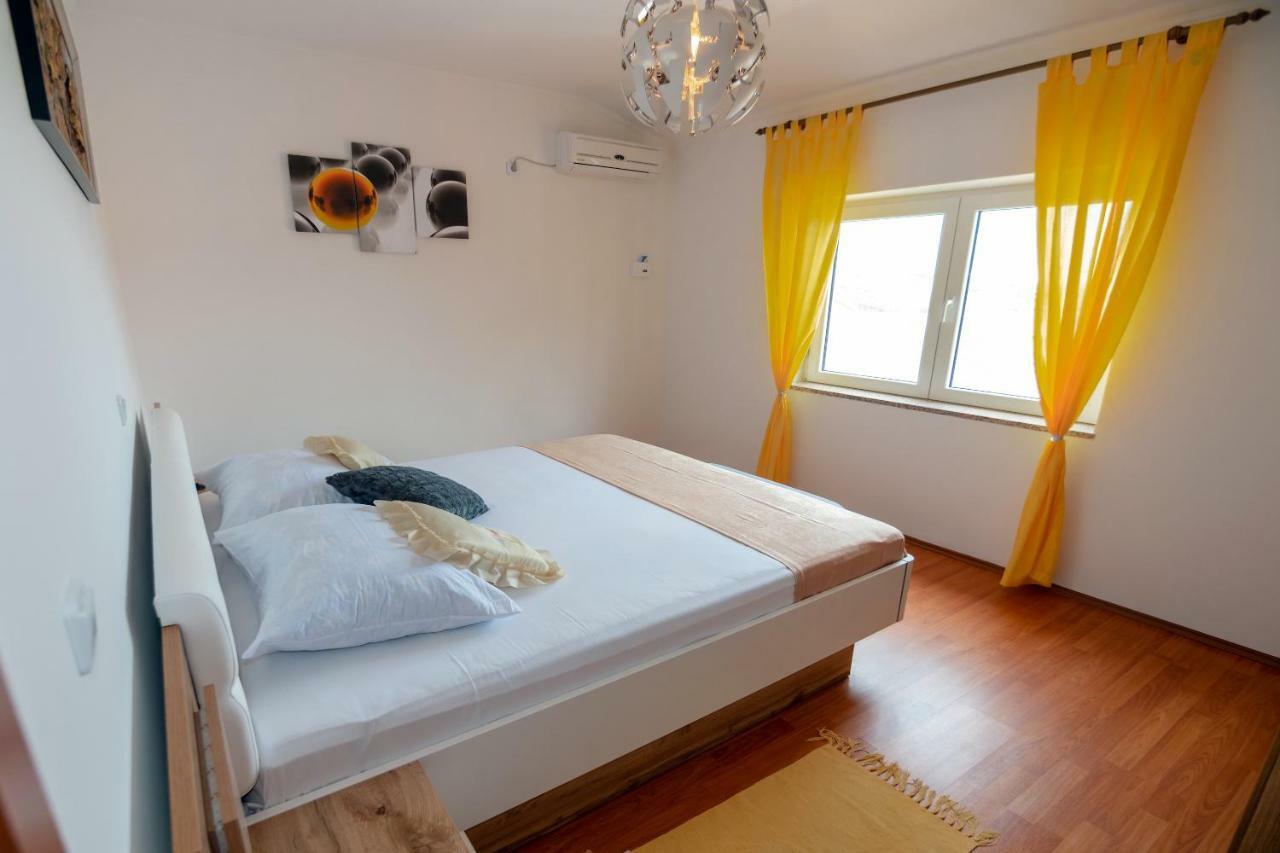 Apartmani Ivan โลปาร์ ภายนอก รูปภาพ