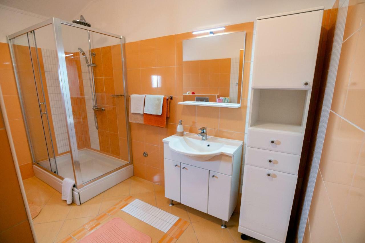 Apartmani Ivan โลปาร์ ภายนอก รูปภาพ