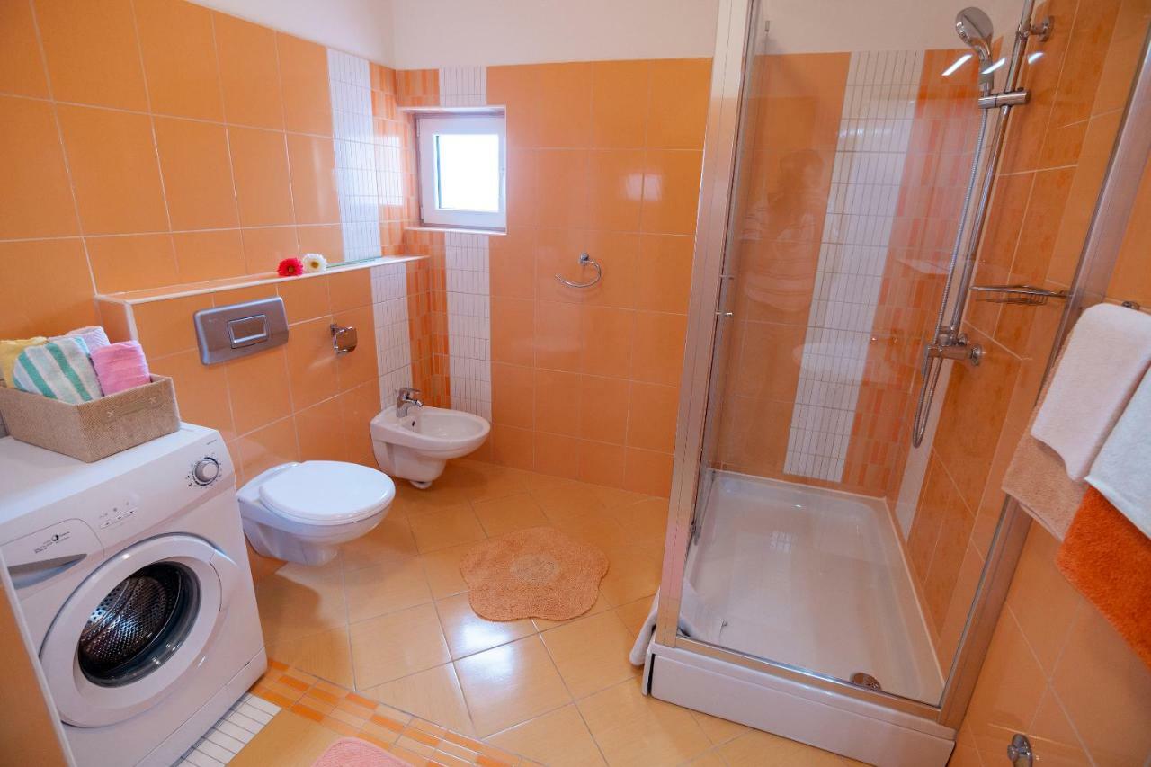 Apartmani Ivan โลปาร์ ภายนอก รูปภาพ