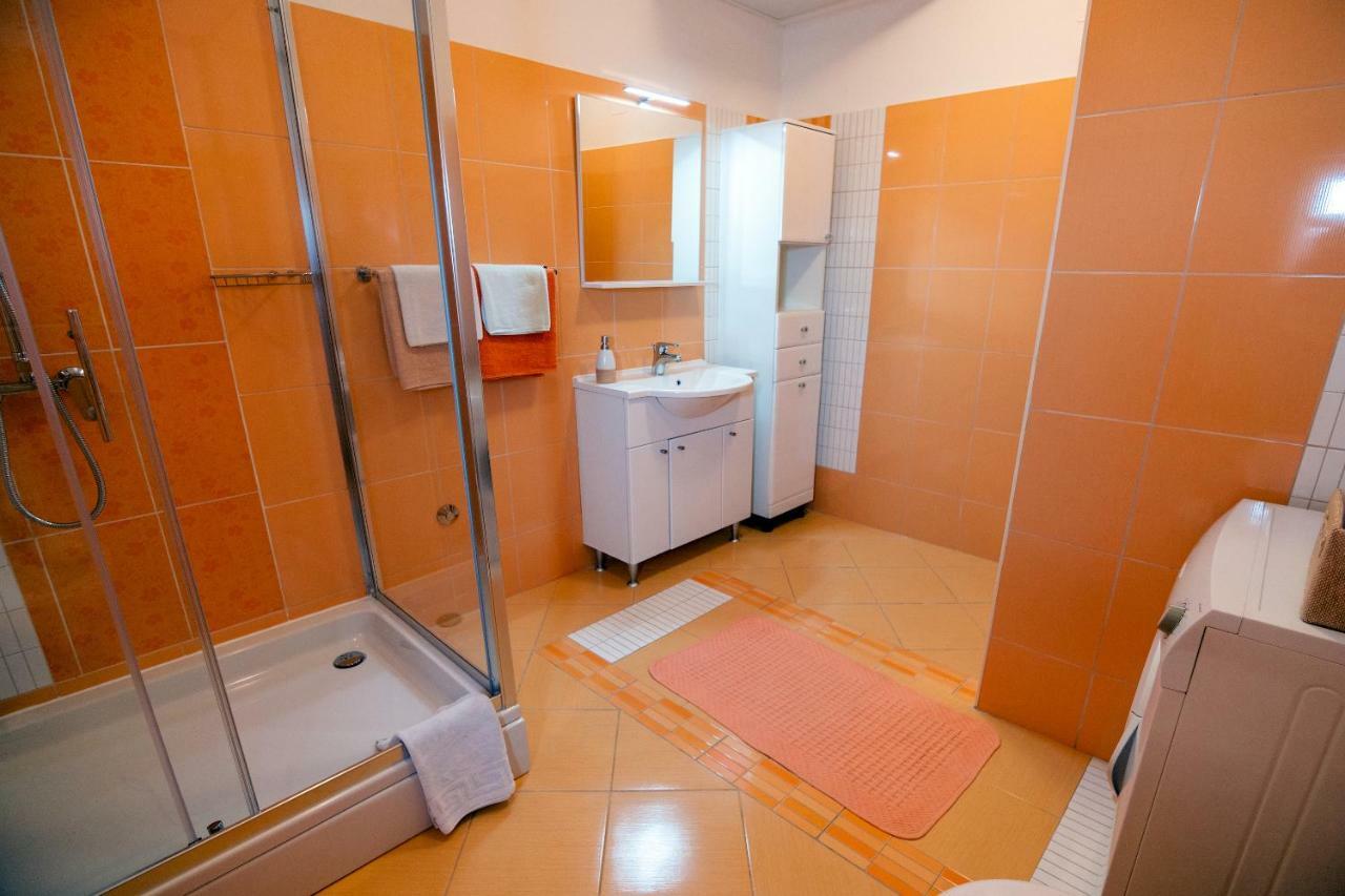 Apartmani Ivan โลปาร์ ภายนอก รูปภาพ