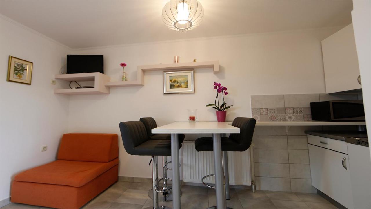 Apartmani Ivan โลปาร์ ภายนอก รูปภาพ