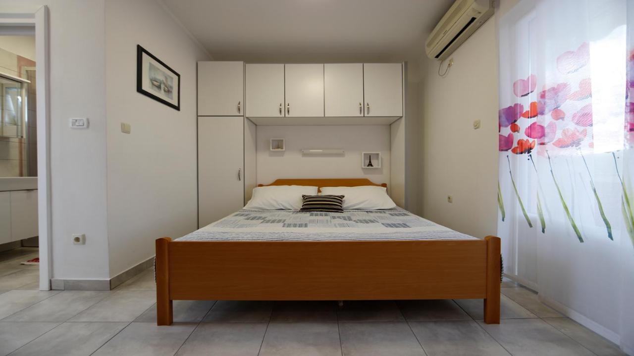 Apartmani Ivan โลปาร์ ภายนอก รูปภาพ